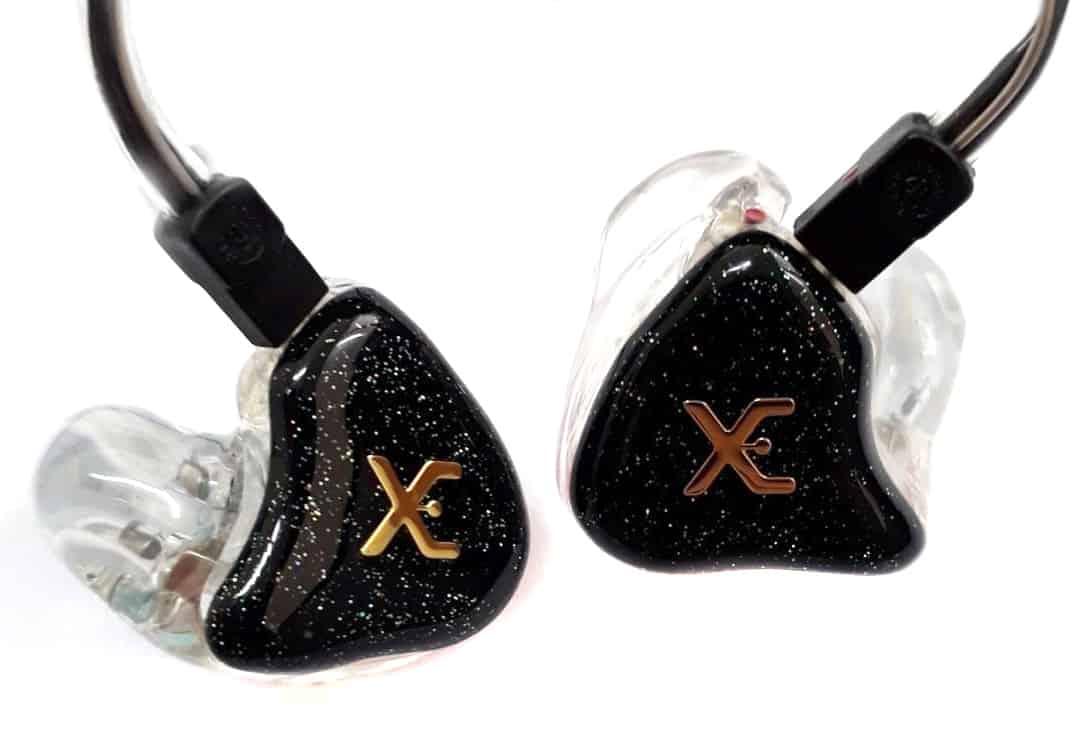 XE8 | 8 drivers | quatro para graves quatro para média/alta.